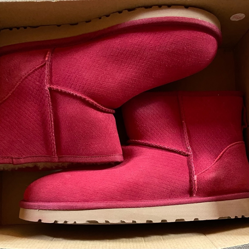 Ugg Classic Mini Size 8 BRAND NEW WITH BOX